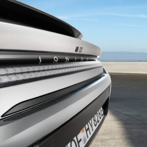Tailgate Trim Line, piano black
