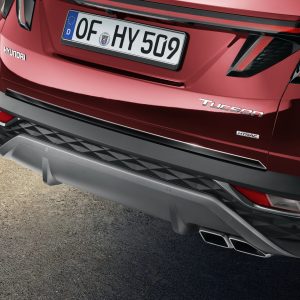 Hyundai Tailgate trim line, piano black
